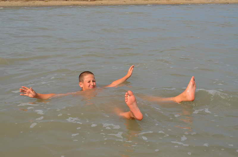 2012 tigrenok - kupanie na sakskom solenom ozere 020