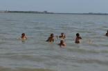 2012 tigrenok - kupanie na sakskom solenom ozere 070