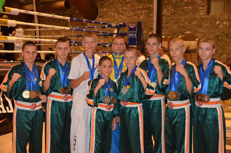 luganskaya_sbornaya_na_chempionate_mira_2012_po_kikboksingu_wpka.jpg